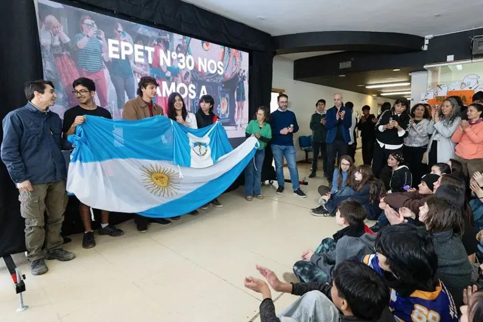 Aaron Barros, Enrique Cruz, Santiago Roca, Valentina Fernández y Emanuel Basile son los estudiantes que viajarán a Corea del Sur. Foto: gentileza.