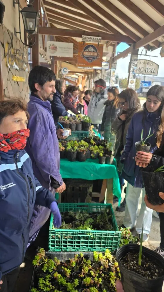 Además, fue un momento para compartir información y recomendaciones sobre la separación de residuos en origen. Fotos: Municipalidad de Villa La Angostura.