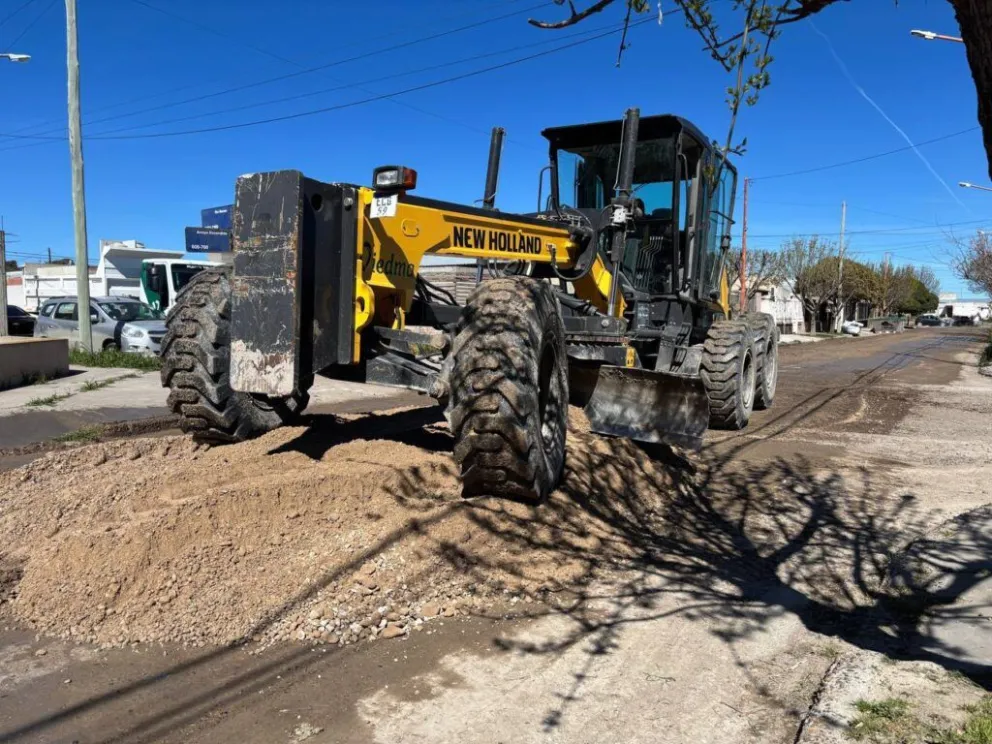 Ya van tres semanas de trabajos sostenidos en distintos sectores de la ciudad.  Fotos: Municipalidad de Viedma.