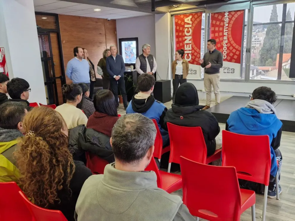 Un total de 17 estudiantes pertenecientes al CET 2, al Tecnológico del Sur y al CET 28 realizaron pasantías operativas en la institución. Fotos: Prensa CEB.