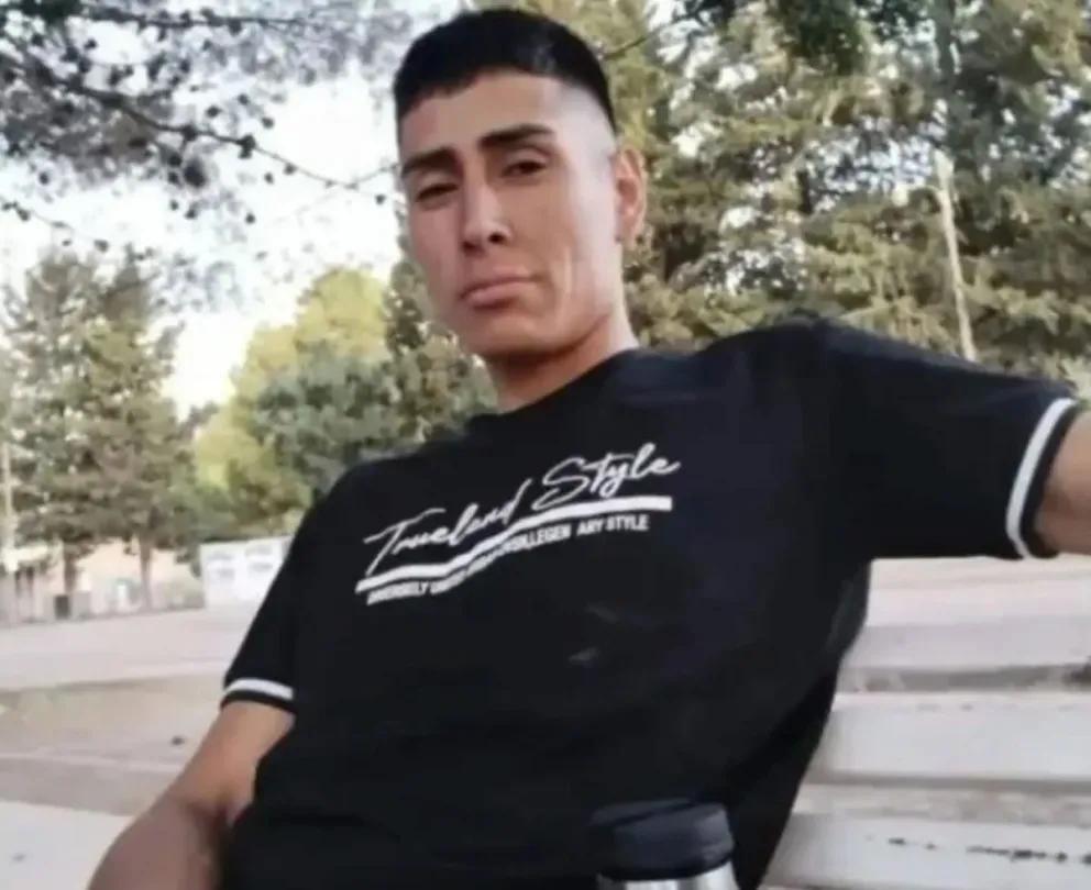 El joven fue hallado a pocos metros del cementerio local.