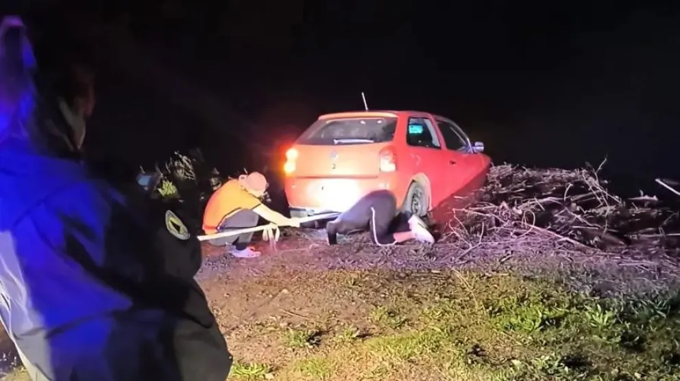 El vehículo fue recuperado y los ocupantes no presentaron lesiones.