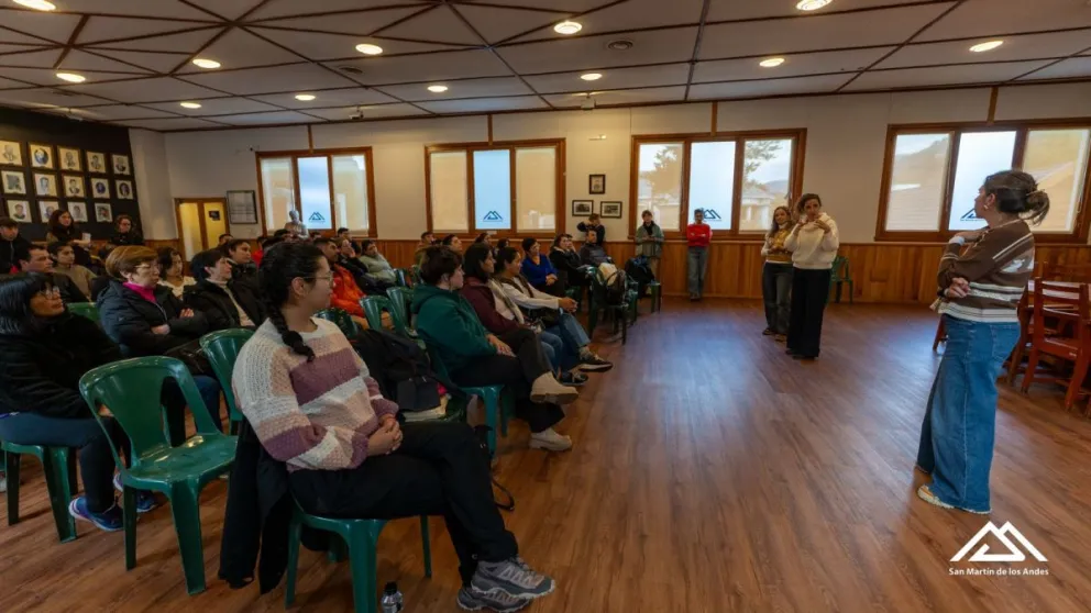 La iniciativa beneficiará a cinco familias de la mutual AMUPEPEN, 23 viviendas en Chacra 32 y 24 viviendas en el barrio Jardines de la Estepa, ubicado en Chacra 28.