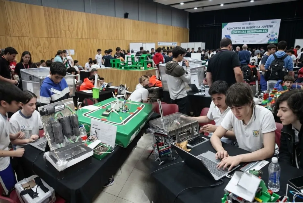 Este certamen reúne a estudiantes de distintas partes del país para competir en disciplinas tecnológicas como informática, robótica y programación.