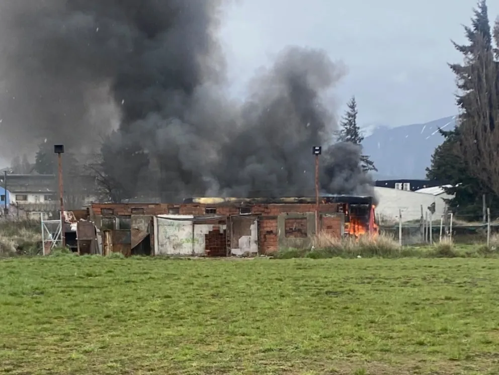 El fuego volvió a destruir un espacio del predio ubicado en calle Vereertbrugghen. Foto gentileza
