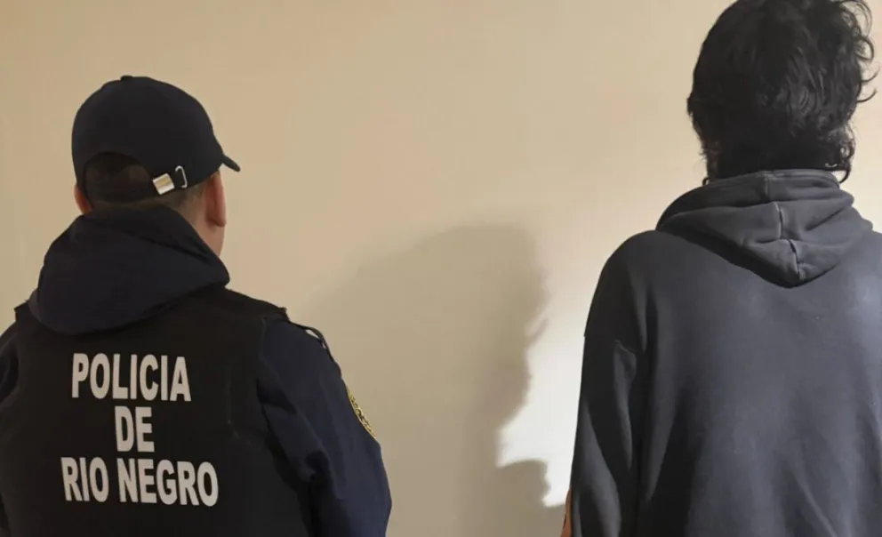 Tras la intervención policial, quedó a disposición de las autoridades judiciales. Foto gentileza Policia RN
