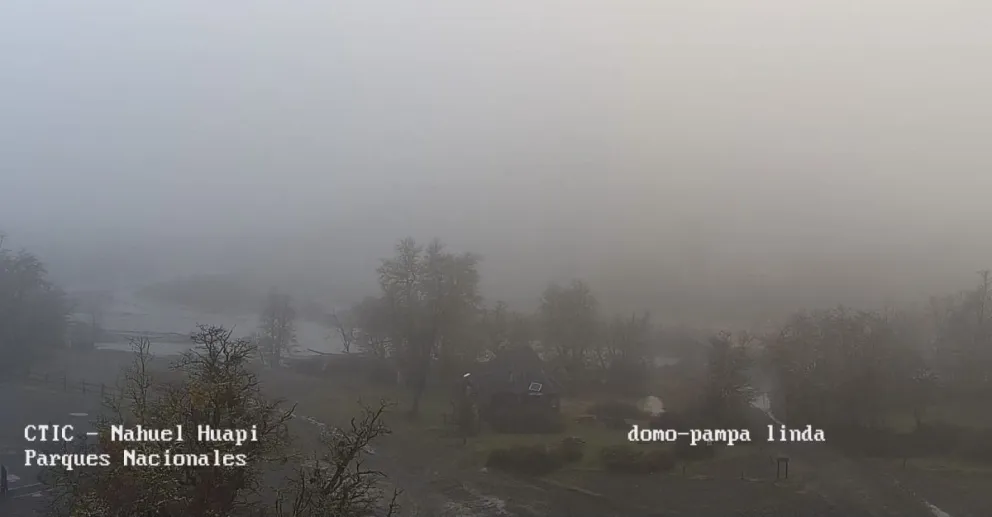 La presencia de niebla en la zona reduce  la visibilidad, condición que debe tenerse en cuenta para los desplazamientos. Foto: Prensa Parque Nacional Nahuel Huapi.