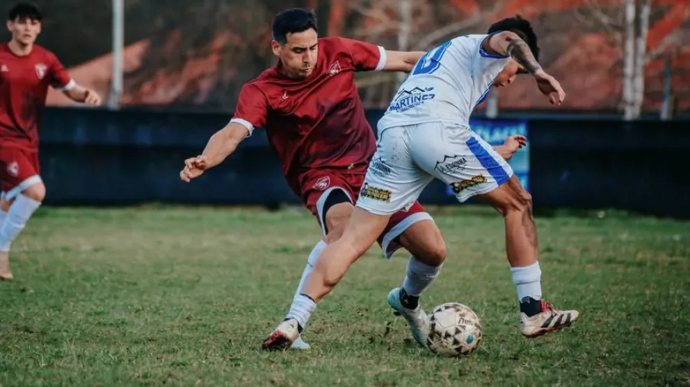El clásico de El Bolsón quedó en poder de Cristal que se mantiene puntero junto a Arco Iris. Foto gentileza: Julieta Distasio. 