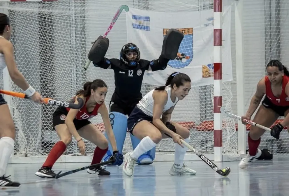 Las chicas locales jugando como visitante. Ahora, el Argentino se juega en casa. Foto: archivo.