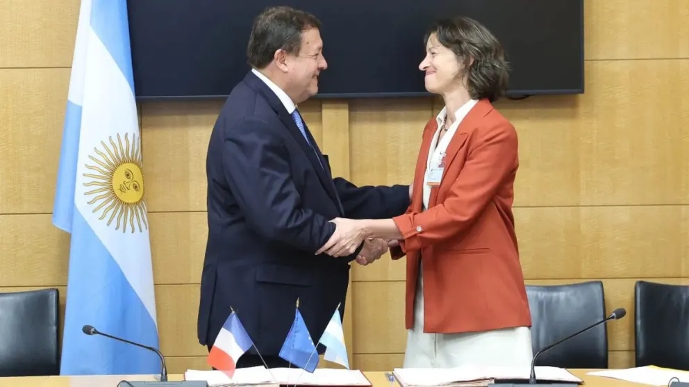 El gobernador Weretilneck firmó acuerdo con una agencia francesa.