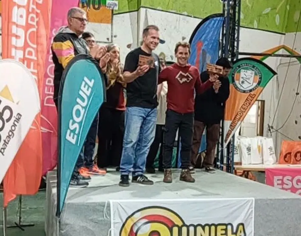 Castagna y Helling, en el podio de su división. Foto: gentileza.