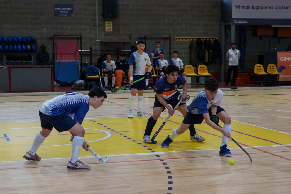 En caballeros, Tierra del Fuego debutó superando 4-2 a Bariloche y Lagos del Sur B. Foto: Marcelo Martínez.