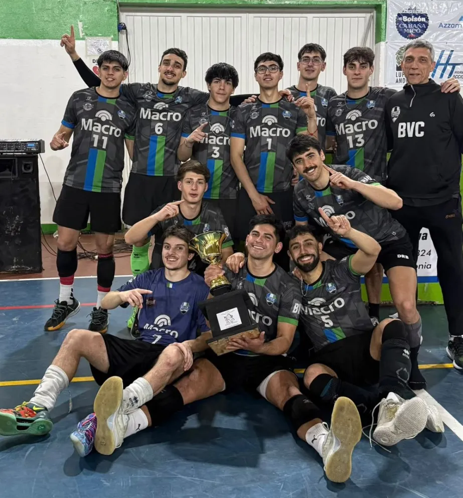 El festejo del BVC en El Bolsón. Fueron todas victorias. Foto: gentileza.