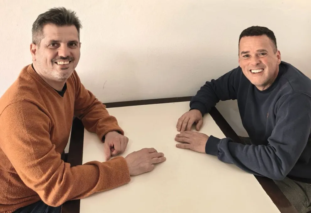 Mateo Canosa, referente del espacio SUMAR y el subsecretario de Economía Popular en el Ministerio de Desarrollo de la Comunidad de la provincia de Buenos Aires.