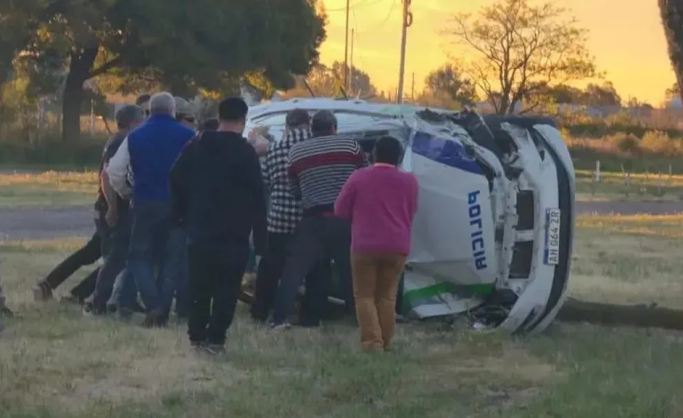 Según testigos, la camioneta habría intentado doblar en "U" provocando la colisión.