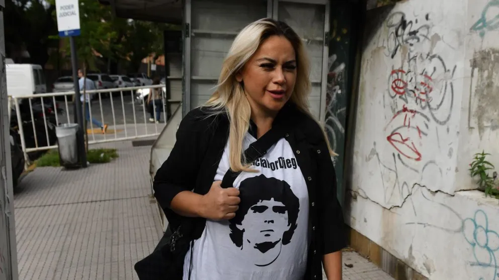 La viuda de Maradona apuntó contra el neurocirujano Leopoldo Luque y la psiquiatra Agustina Cosachov.