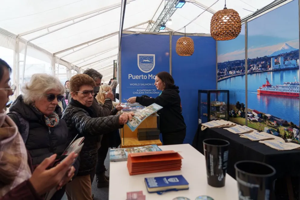 Las autoridades chilenas se mostraron expectantes por la apertura de una ruta aérea que conecte Bariloche con Puerto Montt. Fotos: Marcelo Martínez.