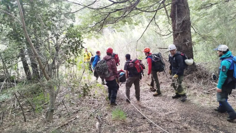 La mujer fue trasladada en buenas condiciones de salud. Fotos gentileza PNNH