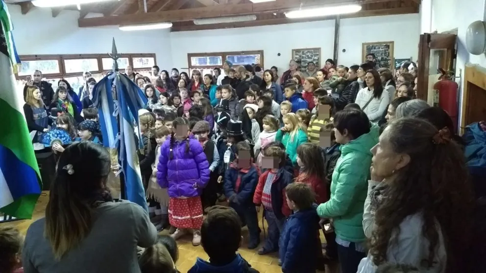 Las familias elevaron una nota al Consejo Escolar y realizaron juntas de firmas para retomar una histórica demanda. Fotos: Gentileza.