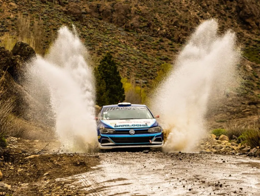 Daniel Llanos en acción en Junin de Los Andes. Otro brillante triunfo del barilochense. Foto: Locos x el Rally.