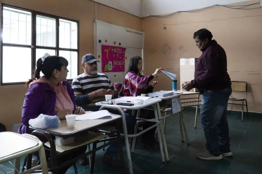La boleta definitiva incluye un instructivo para realizar de manera correcta el marcado. Foto: Marcelo Martínez.