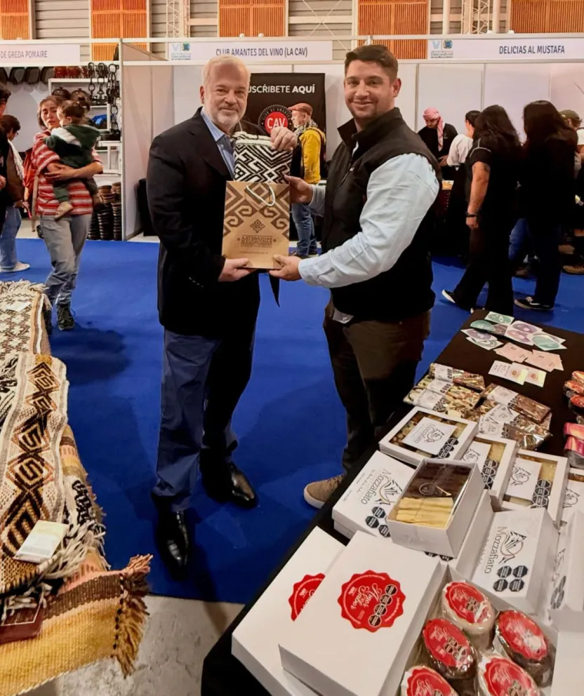 Se exhibieron y comercializaron chocolates, alfajores, dulces y diversas elaboraciones regionales.