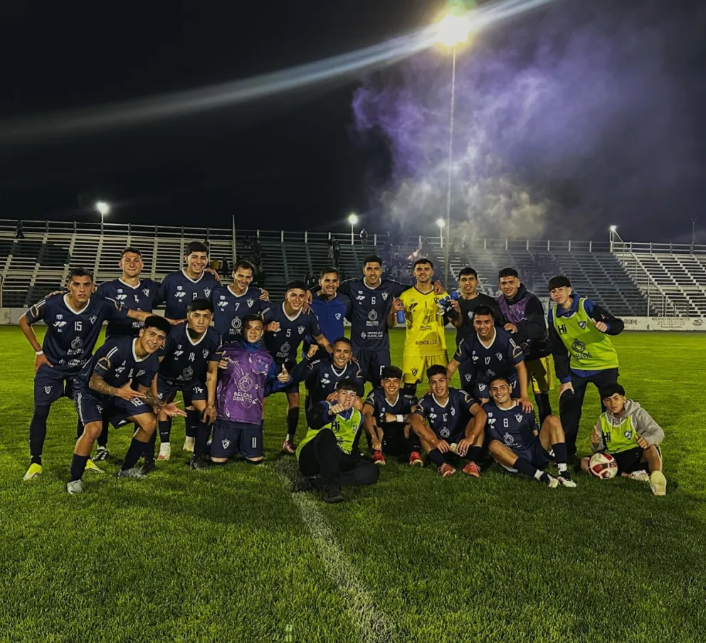 El festejo de Atlético Regina. El "Albo" está en los octavos de final. Foto: gentileza.