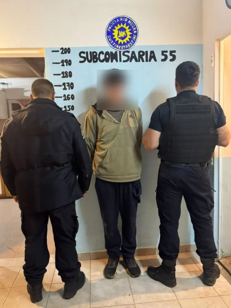 El sujeto fue detenido y trasladado a la unidad policial. Foto: Policía de Río Negro. 