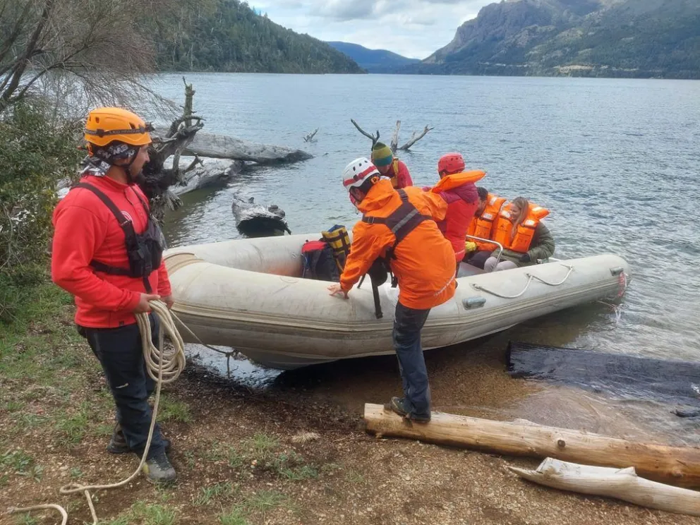 La evacuación se realizó este jueves por la tarde. Fotos: Parque Nacional Nahuel Huapi.