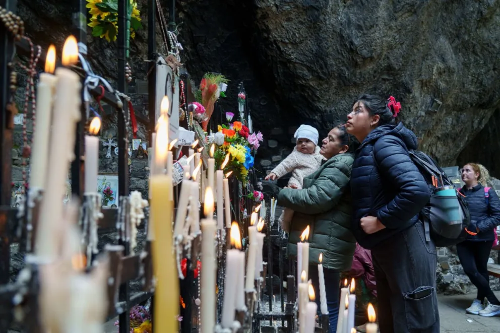 La peregrinación reunió a cientos de personas que partieron desde distintos puntos de la ciudad. Fotos; Marcelo Martínez.