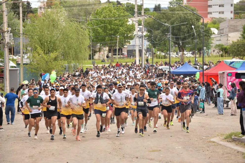 El comienzo de la cita en Villa Regina. El debut tuvo a más de 500 atletas. Fotos: gentileza.