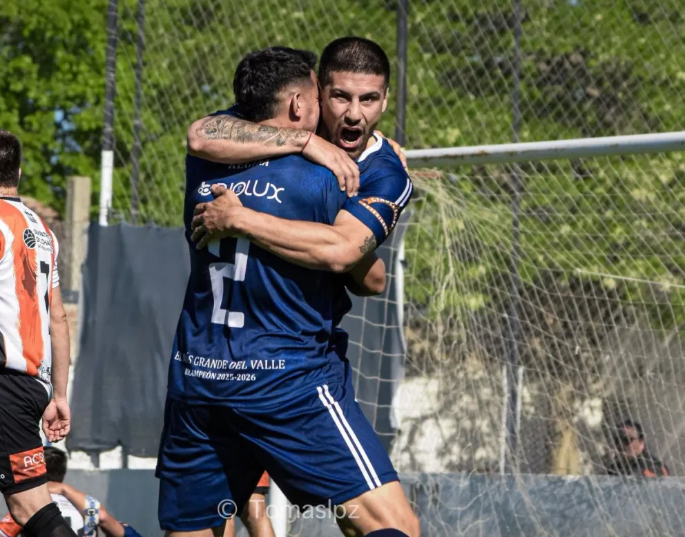 Gutiérrez festeja su gol. El defensor aportó y mucho en el triunfo reginense. Foto: prensa Atlético Regina.