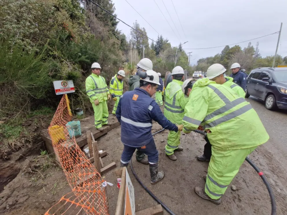 La obra contempló el soterramiento de aproximadamente medio kilómetro de línea de media tensión de 13,2 kV. Fotos: CEB.