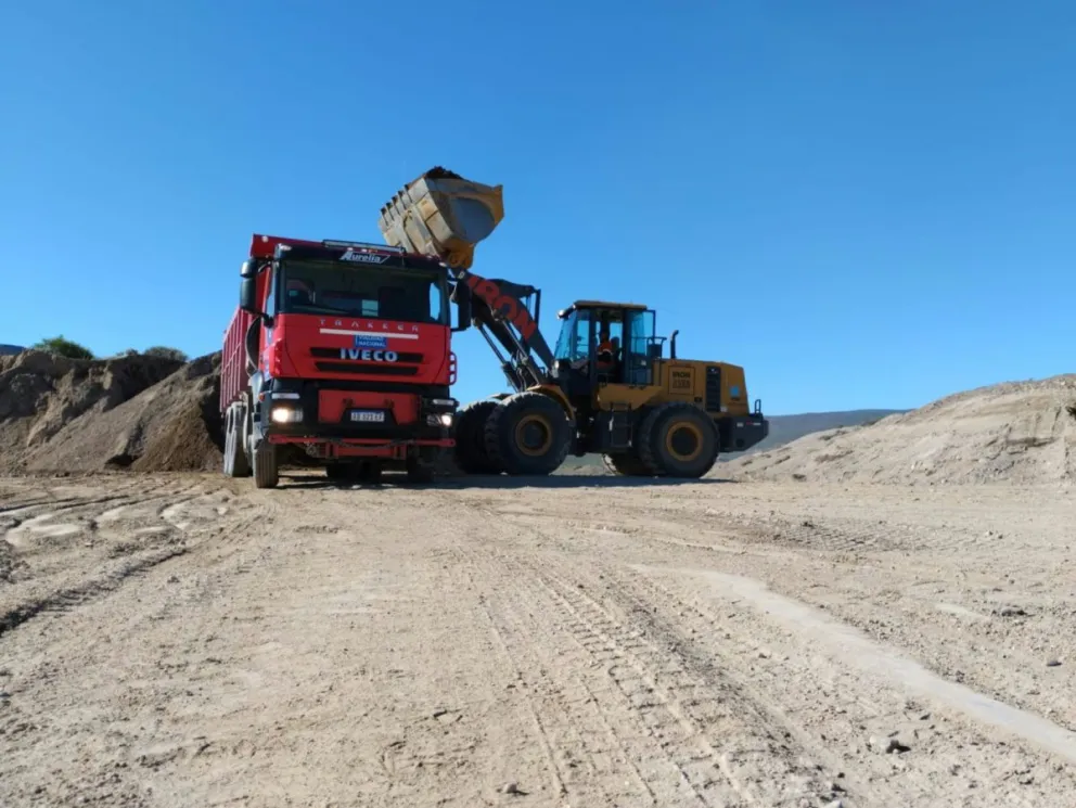 Se aprovecha el clima para poder trabajar en el reacondicionamiento de los caminos. Fotos gentileza 
