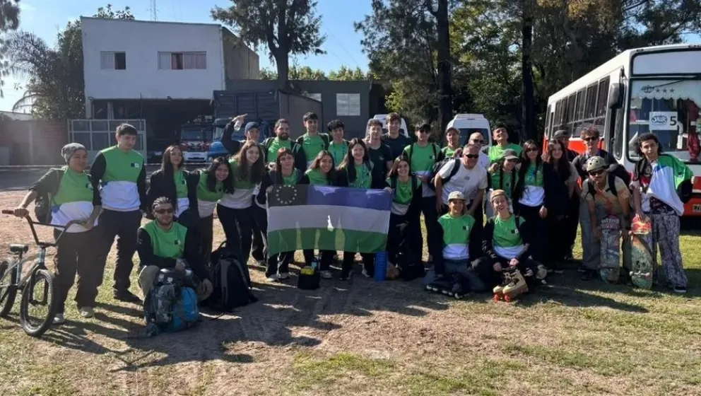 La delegación rionegrina, a poco de iniciar el viaje. Foto: gentileza.