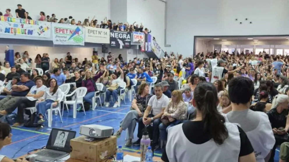 El plenario de secretarios generales se reúne este viernes en Cutral Co para formalizar los mandatos y resolver cómo continuará el reclamo.