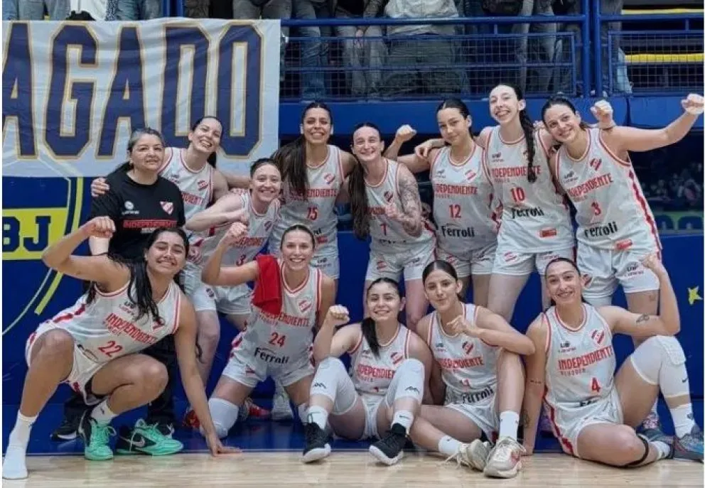 El festejo neuquino en "La Bombonerita". Fotos: Liga Femenina.